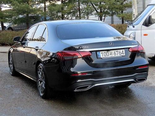 벤츠 E-클래스 W213 E220d 4MATIC AMG라인 사진 3
