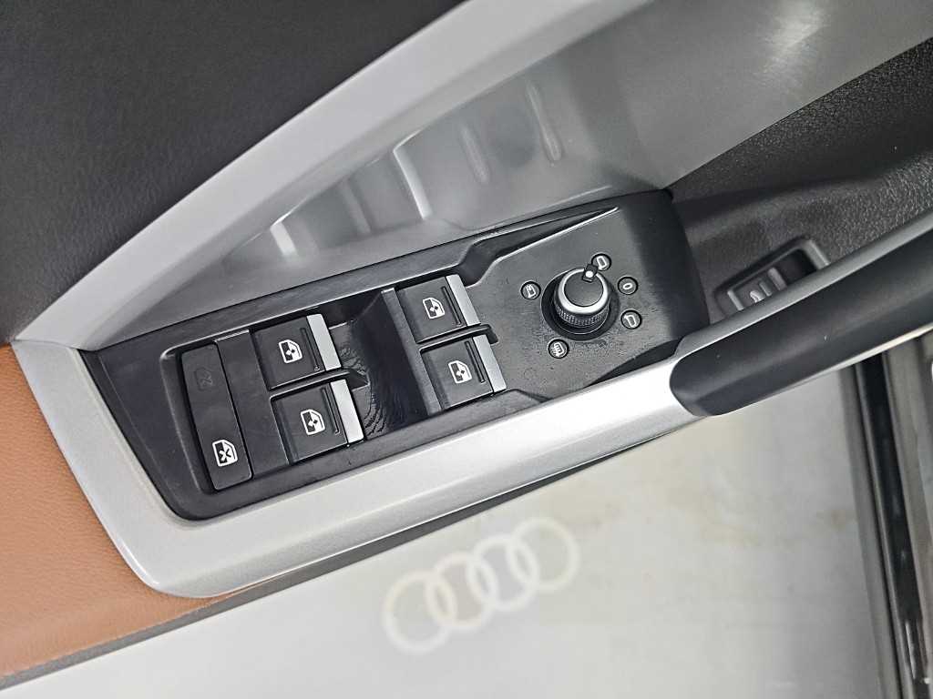 아우디 Q3 (F3) 35 TDI 스포트백 사진 19