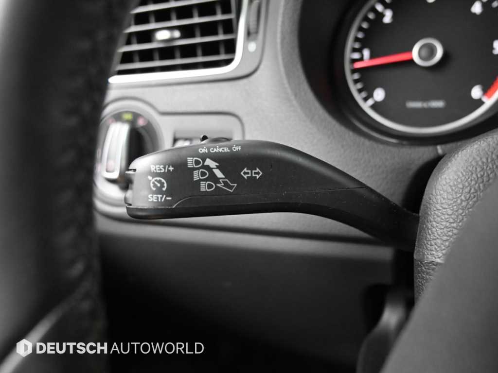 폭스바겐 폴로 1.6 TDI R-LINE 사진 15