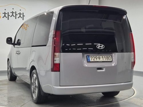 Hyundai Staria 4WD Diesel Tourer Modern 11-Seater photo 2