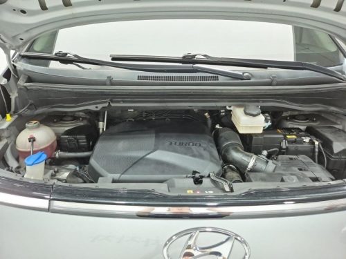 Hyundai Staria 4WD Diesel Tourer Modern 11-Seater photo 5