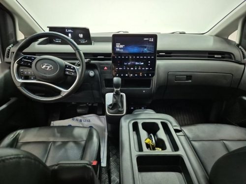 Hyundai Staria 4WD Diesel Tourer Modern 11-Seater View All Photos