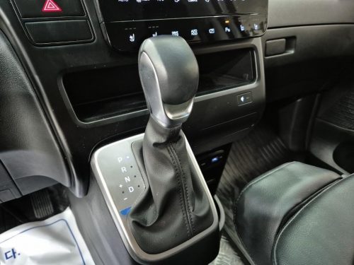 Hyundai Staria 4WD Diesel Tourer Modern 11-Seater photo 8