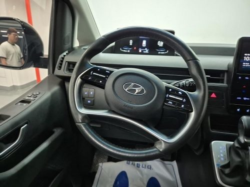 Hyundai Staria 4WD Diesel Tourer Modern 11-Seater photo 9