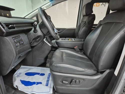 Hyundai Staria 4WD Diesel Tourer Modern 11-Seater photo 11