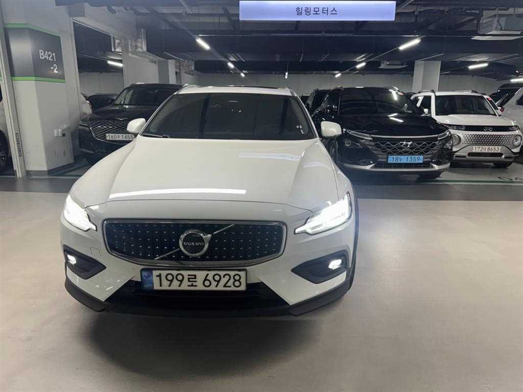 볼보 V60 크로스 컨트리 2세대 2.0 B5 얼티메이트 AWD
