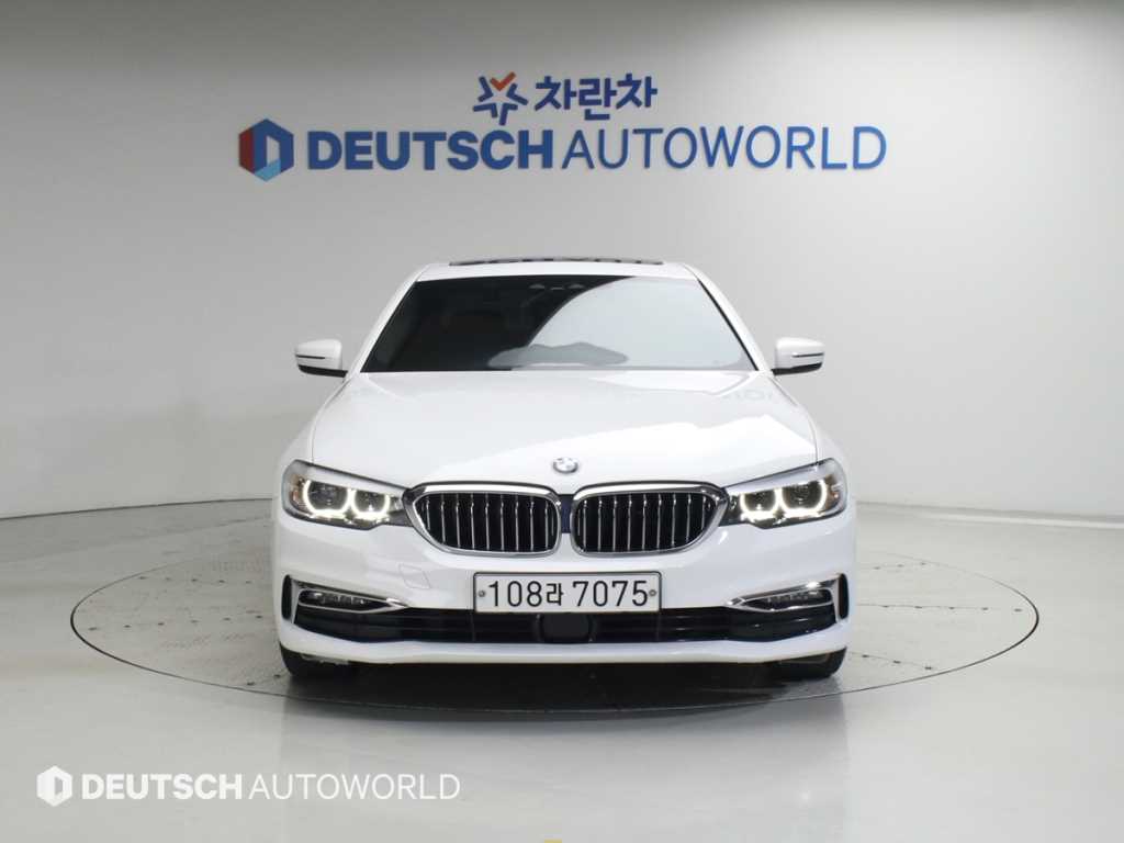 BMW 5시리즈 (G30) 520i 럭셔리 사진 3