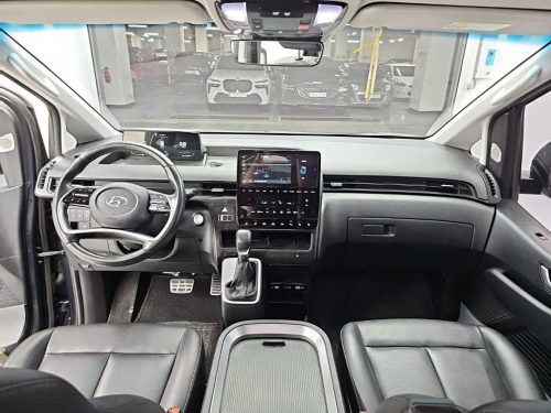 Hyundai Staria 2WD Diesel Cargo Modern 5-Seater View All Photos