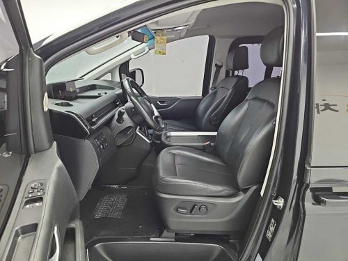Hyundai Staria 2WD Diesel Cargo Modern 5-Seater photo 11