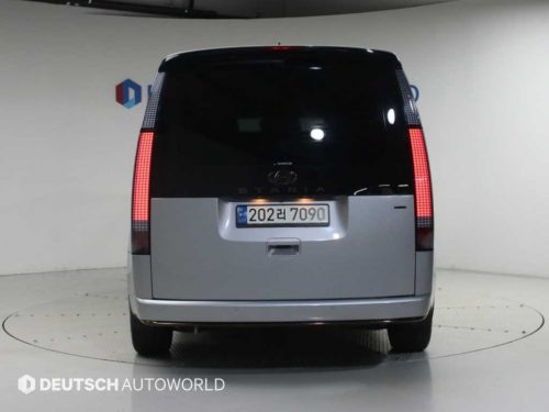 Hyundai Staria 4WD Diesel Lounge Prestige 9-Seater photo 3