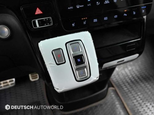 Hyundai Staria 4WD Diesel Lounge Prestige 9-Seater photo 9