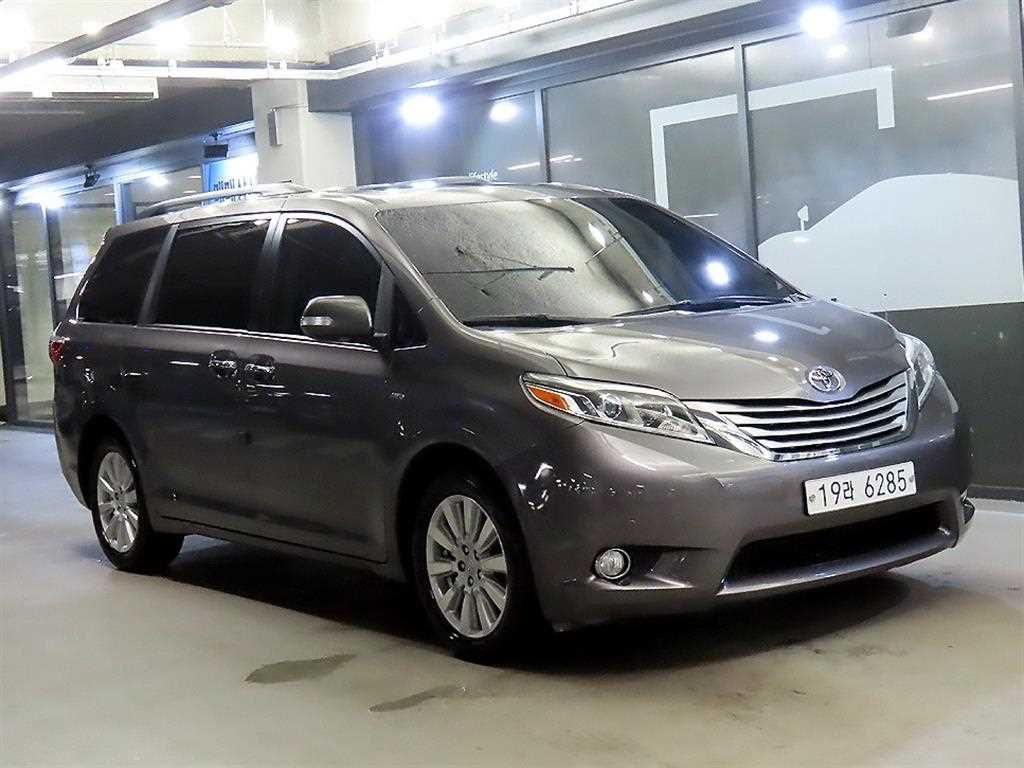 토요타 시에나 3.5 AWD