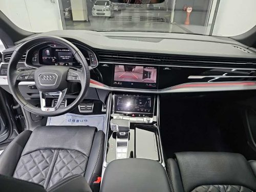 아우디 Q8 55 TFSI 콰트로 프리미엄 사진 모두보기