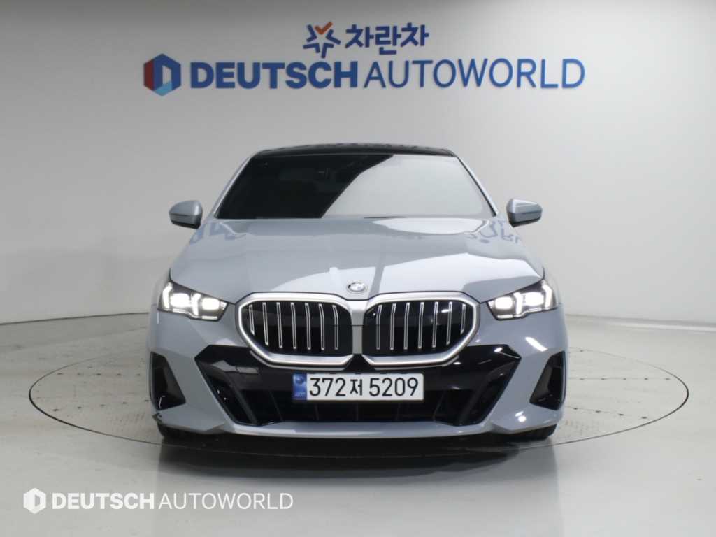 BMW 5시리즈 (G60) 520i 사진 3