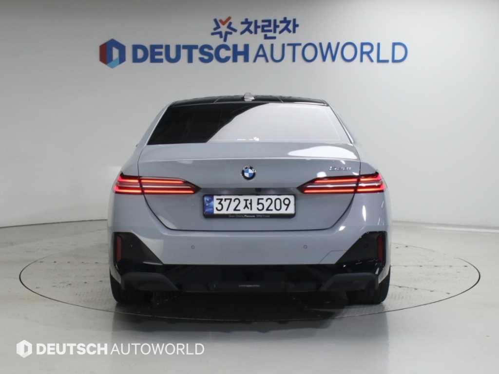 BMW 5시리즈 (G60) 520i 사진 4