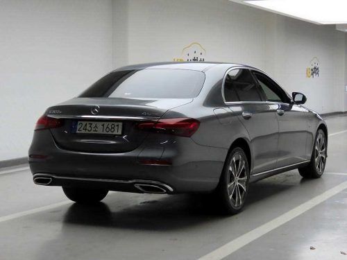 벤츠 E-클래스 W213 E300e 4MATIC 익스클루시브 사진 4