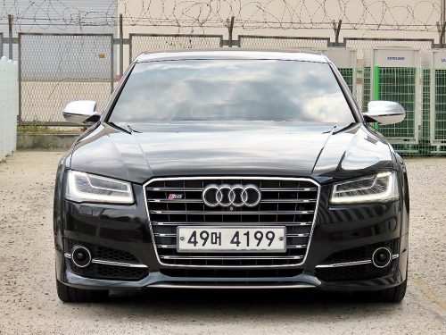 아우디 S8 4.0 TFSI 콰트로