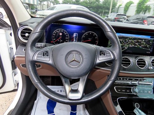 벤츠 E-클래스 W213 E300 4MATIC 아방가르드 사진 8