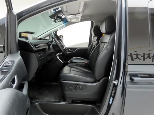 Hyundai Staria 2WD Diesel Cargo Modern 5-Seater photo 12