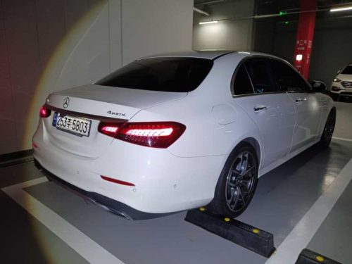 벤츠 E-클래스 W213 E220d 4MATIC AMG라인 사진 2