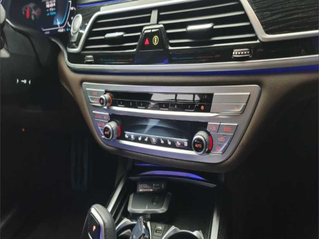 BMW 7시리즈 (G11) 740Le i퍼포먼스 사진 10