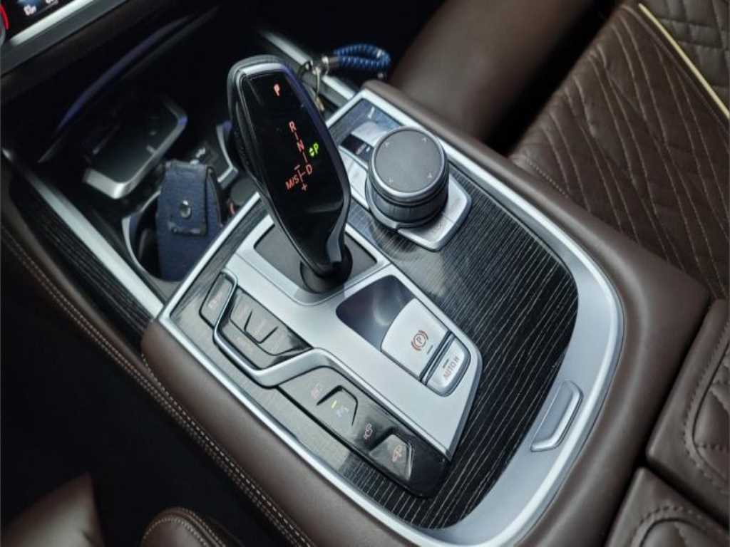 BMW 7시리즈 (G11) 740Le i퍼포먼스 사진 16