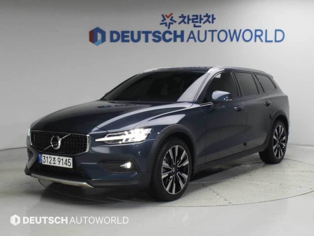 볼보 V60 크로스 컨트리 2세대 2.0 B5 프로 AWD