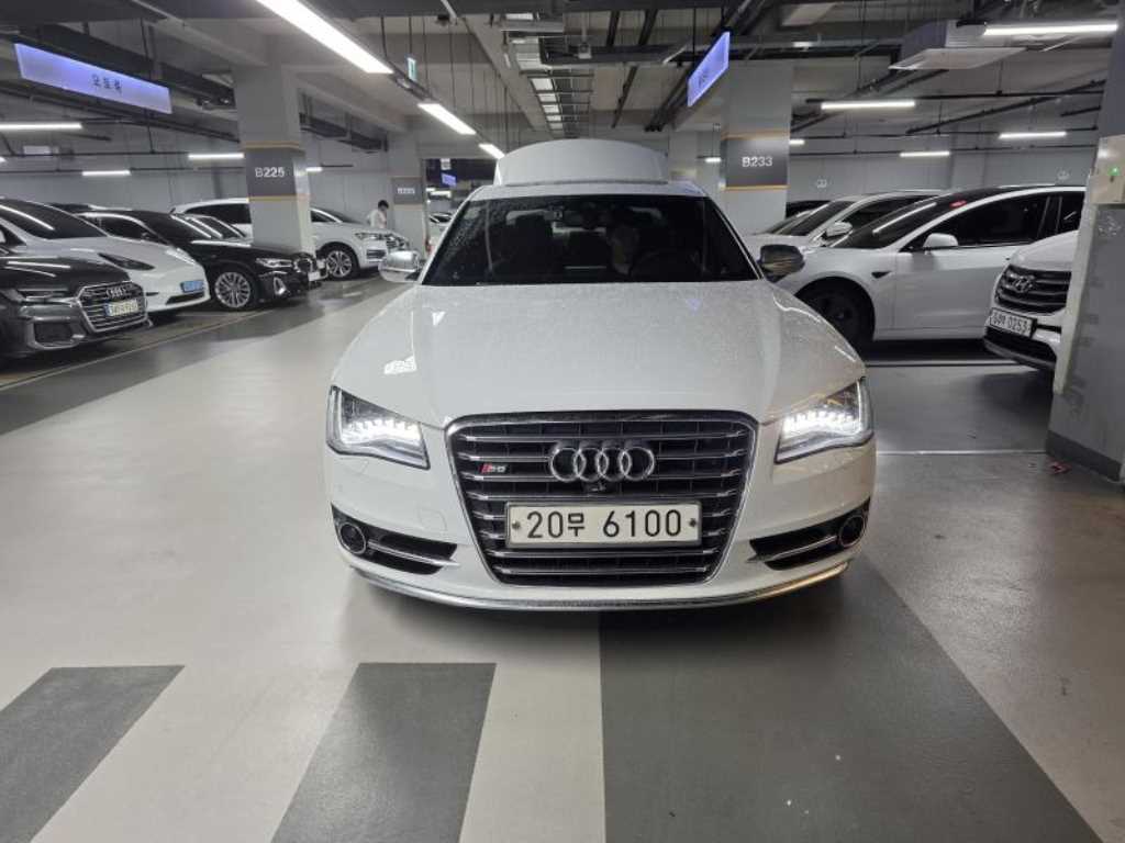 아우디 S8 4.0 TFSI 콰트로