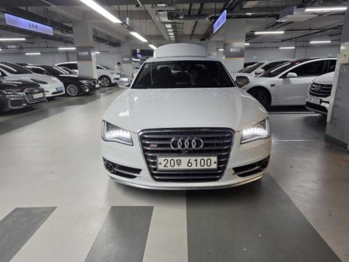 아우디 S8 4.0 TFSI 콰트로