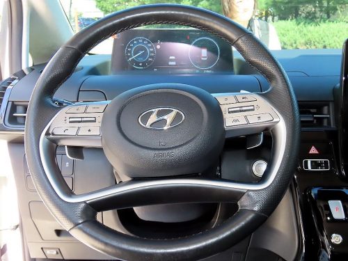Hyundai Staria LPG Lounge Mobility 7-Seater photo 8