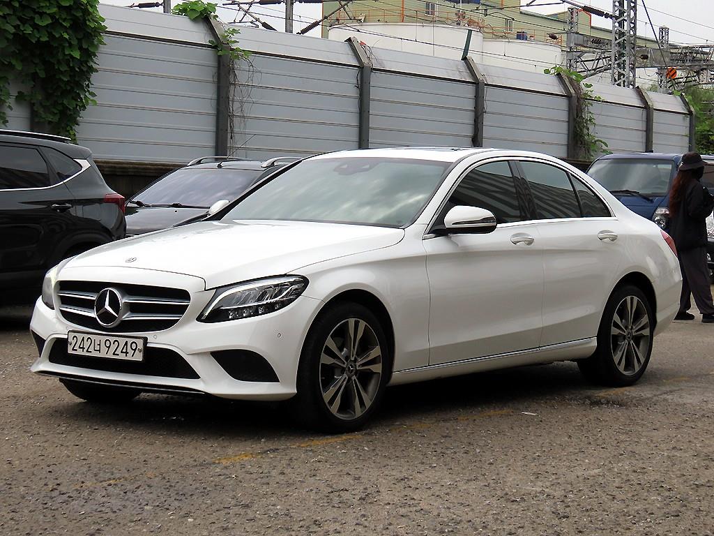 벤츠 C클래스 W205 C220 d 4MATIC 아방가르드 사진 2