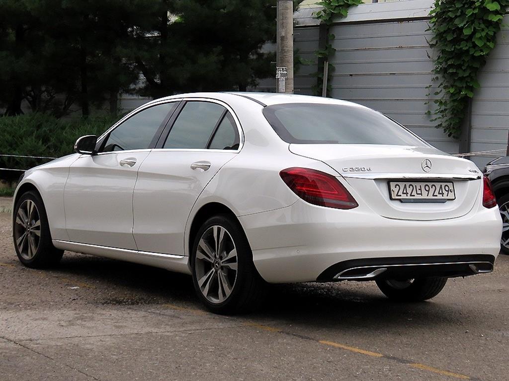 벤츠 C클래스 W205 C220 d 4MATIC 아방가르드 사진 3
