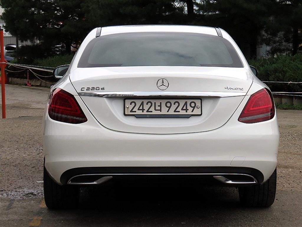 벤츠 C클래스 W205 C220 d 4MATIC 아방가르드 사진 4