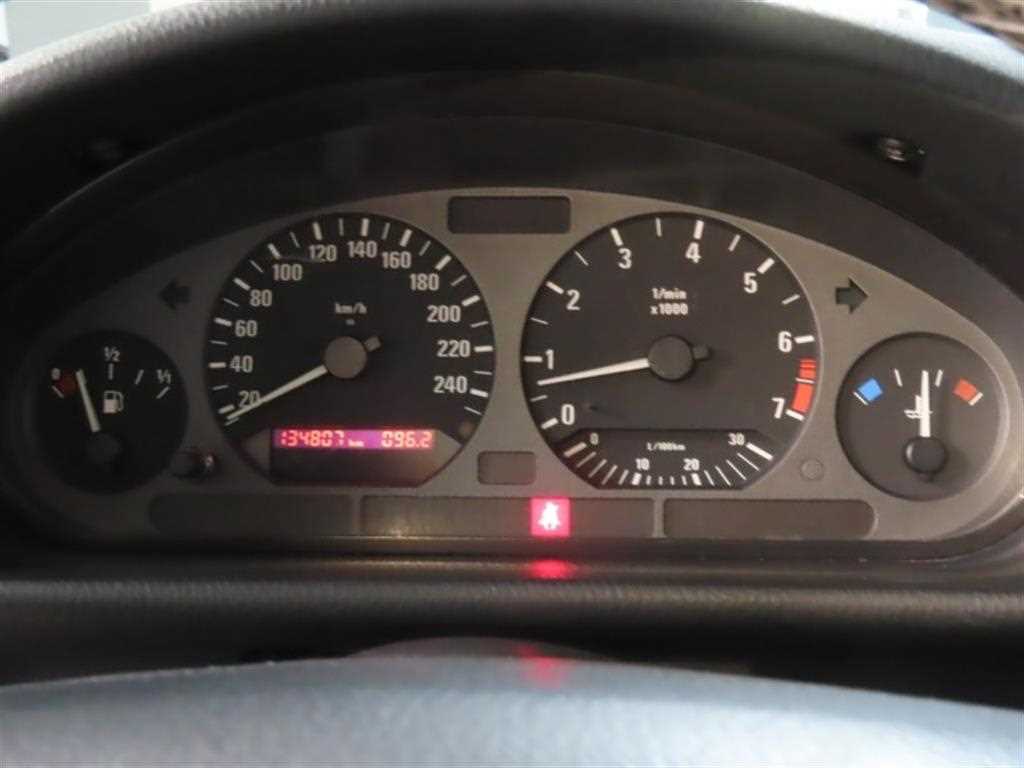 BMW 3시리즈 318IS 세단 사진 5