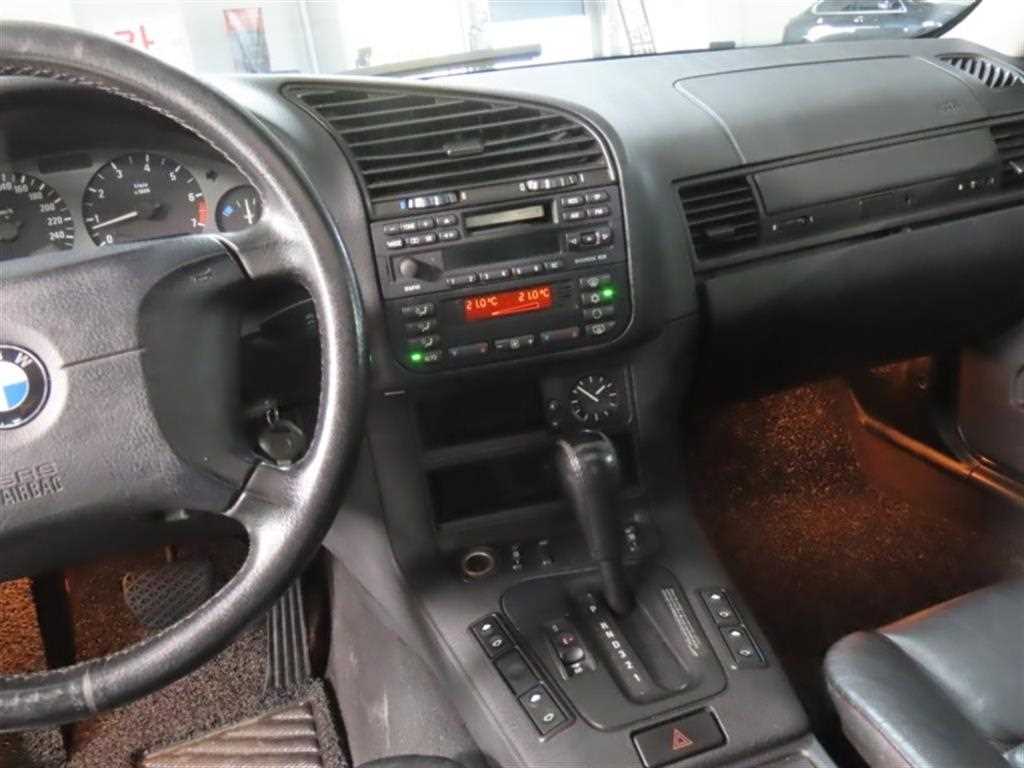 BMW 3시리즈 318IS 세단 사진 16