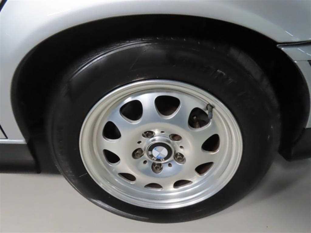BMW 3시리즈 318IS 세단 사진 17