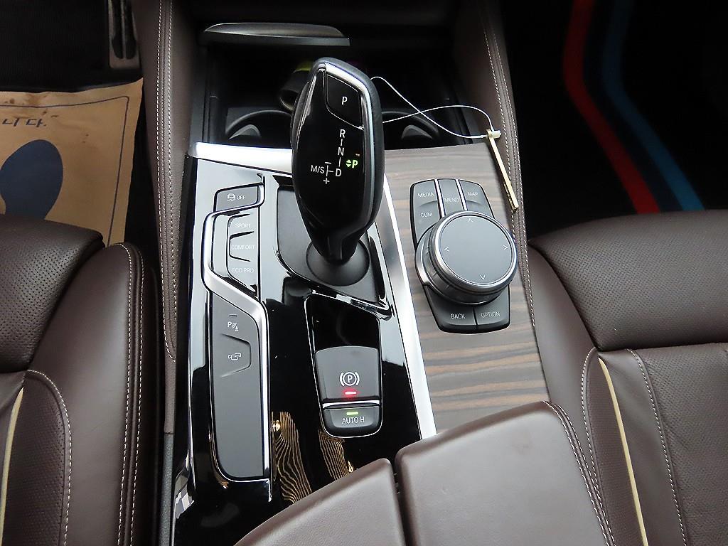 BMW 5시리즈 (G30) 520d M 스포츠 플러스 사진 11