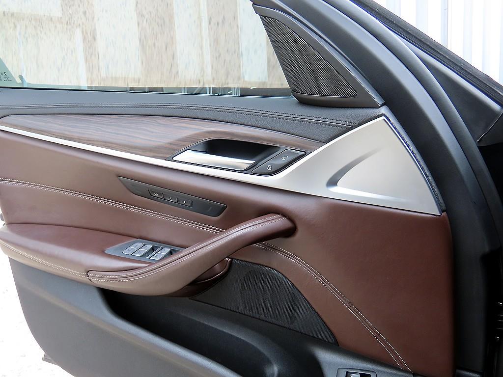 BMW 5시리즈 (G30) 520d M 스포츠 플러스 사진 12
