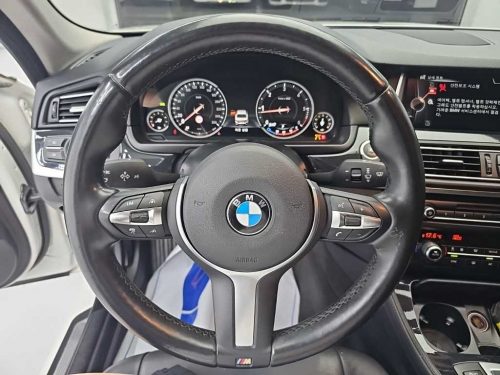 BMW 5시리즈 (F10) 520d xDrive M 에어로다이나믹 사진 9
