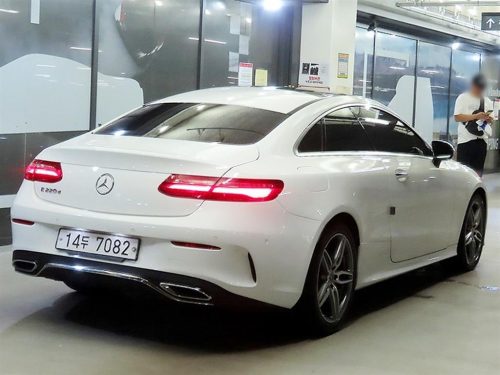 벤츠 E-클래스 W213 E220d 쿠페 사진 4