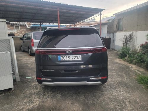 Kia Carnival 4th Gen Diesel 9-Seater Prestige photo 4