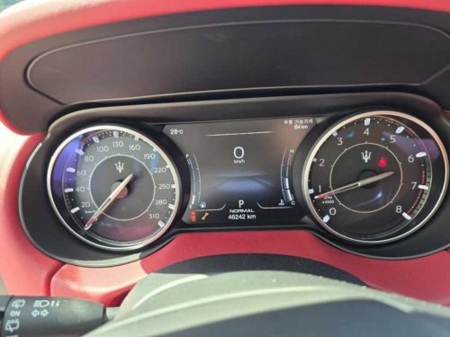 마세라티 르반떼 3.0 AWD 그란 스포츠 사진 4