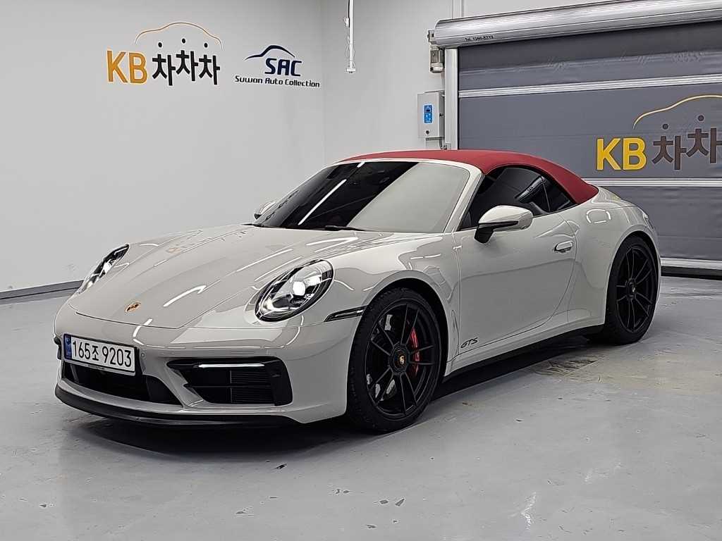 포르쉐 911(992) 카레라 4 카브리올레