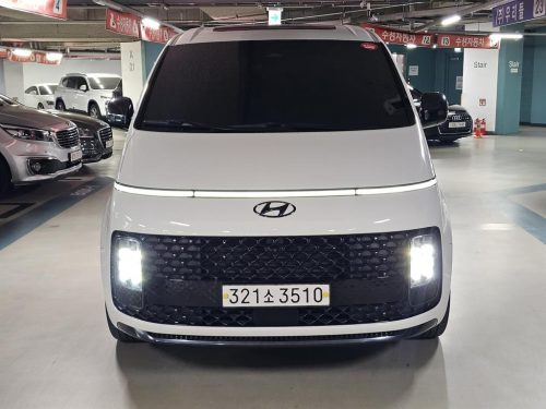 Hyundai Staria LPG Lounge Mobility 7-Seater photo 2