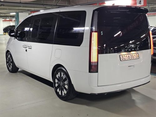 Hyundai Staria LPG Lounge Mobility 7-Seater photo 4