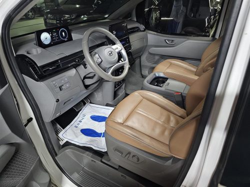 Hyundai Staria LPG Lounge Mobility 7-Seater View All Photos