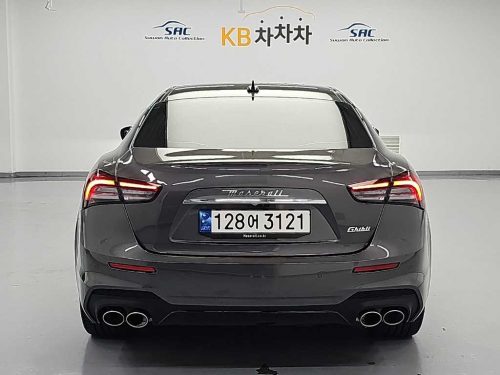마세라티 기블리 2.0 사진 3