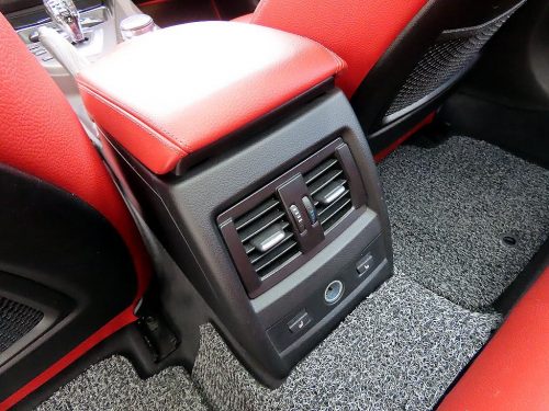 BMW 3시리즈 (F30) 320d 투어링 M 퍼포먼스 에디션 사진 모두보기