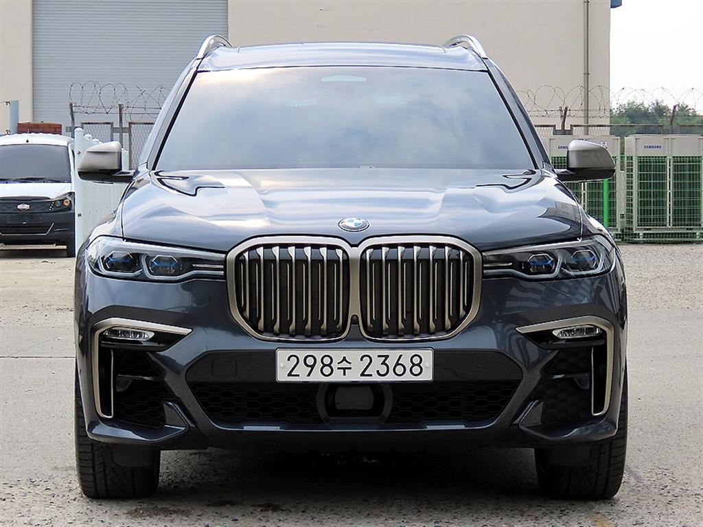 BMW X7 (G07) M50d 6인승