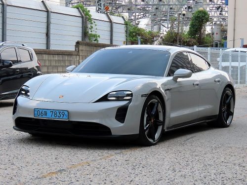 포르쉐 타이칸 GTS 사진 2